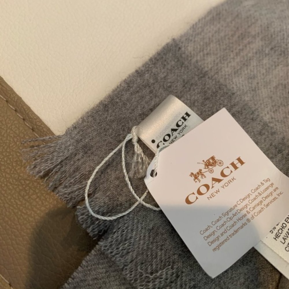 Tory Burch gold necklace - Picture 7 of 7